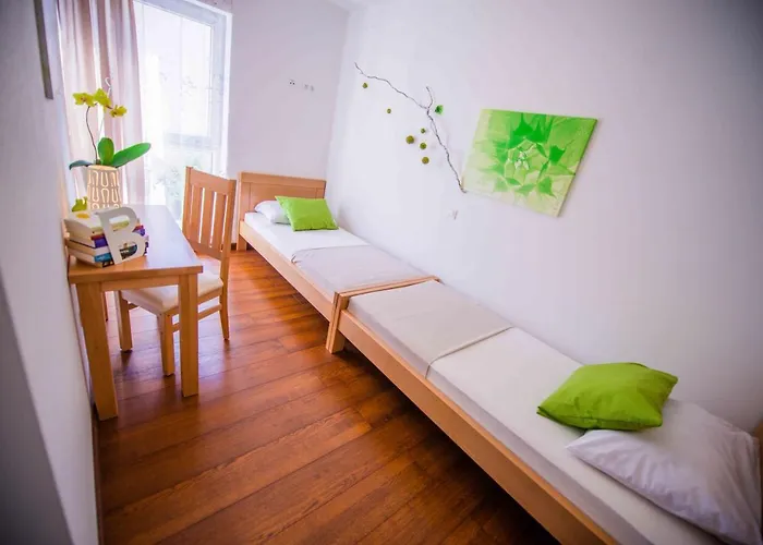 شقة Azalea بودْسْتغانا